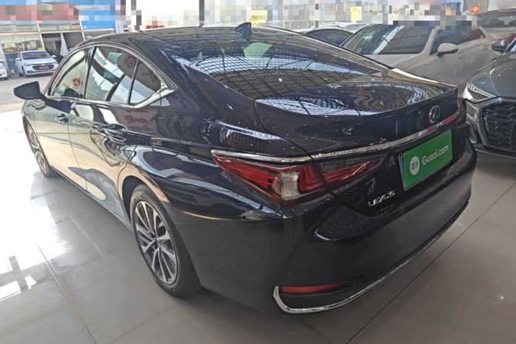 Lexus ES 200 2023 — 4