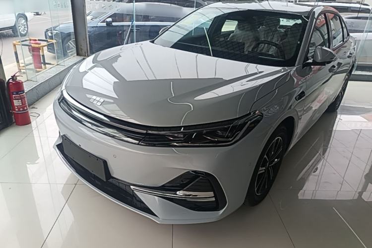 Geely Galaxy A7 2025 — фото 1