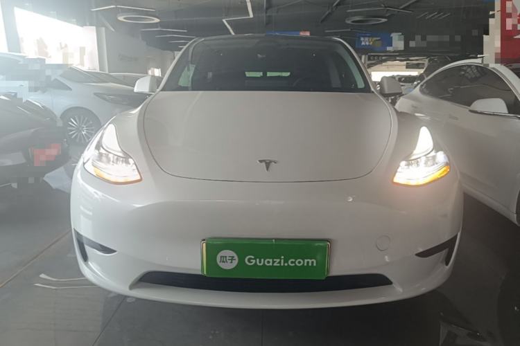 Tesla Model Y 2024 — 2