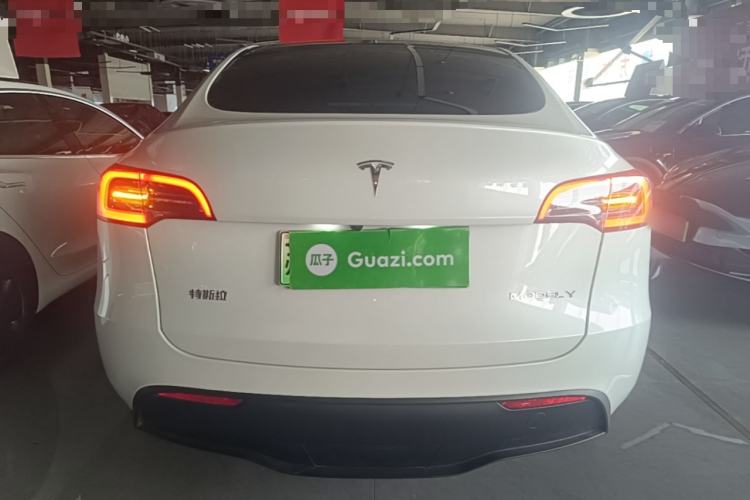 Tesla Model Y 2024 — 5