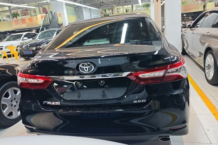 Toyota Camry 2019 — 5