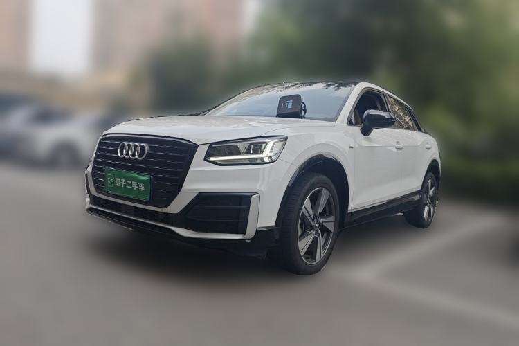 Audi Q2L 2020 — фото 1