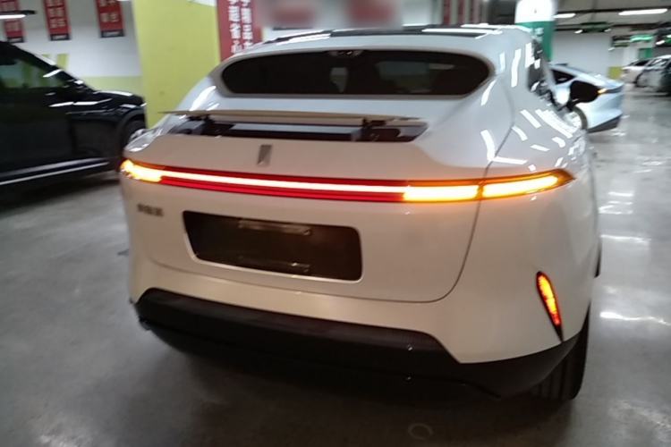 Avatr 11 2025 — 5