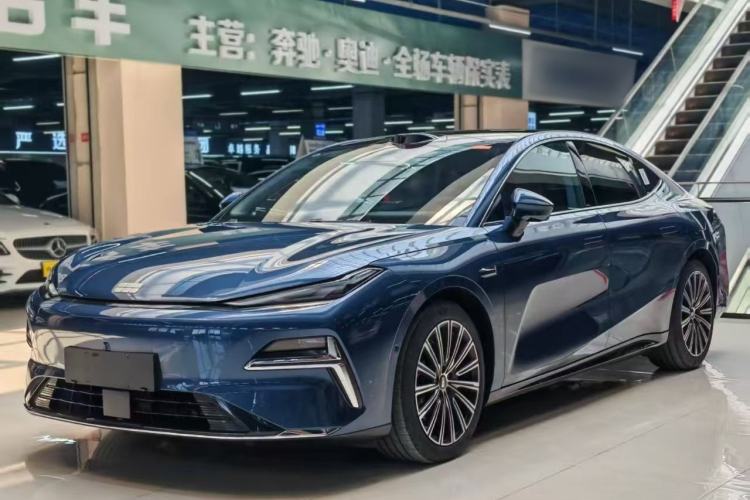 Geely Galaxy 8 2025 — фото 1
