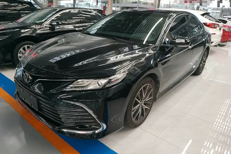 Toyota Camry 2021 — фото 1