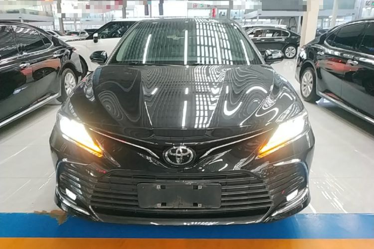 Toyota Camry 2021 — фото 2