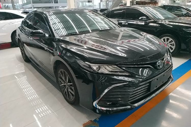 Toyota Camry 2021 — фото 3