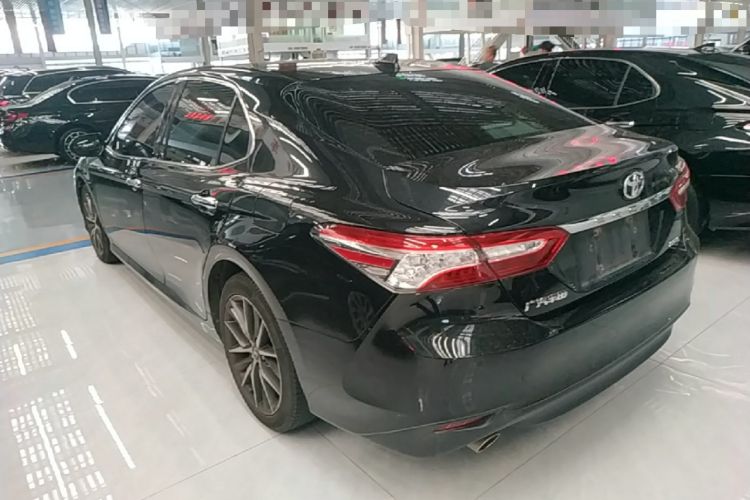 Toyota Camry 2021 — фото 4