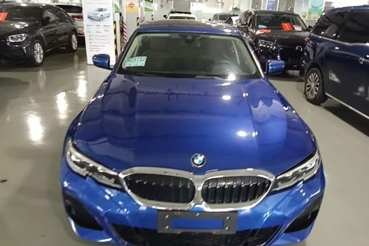 BMW 325Li 2021 — 2