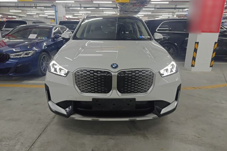 BMW iX1 2023 — 2