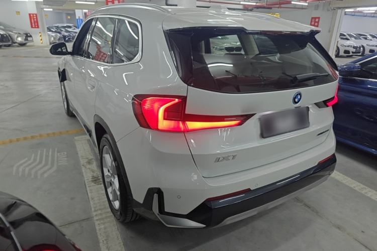 BMW iX1 2023 — 4