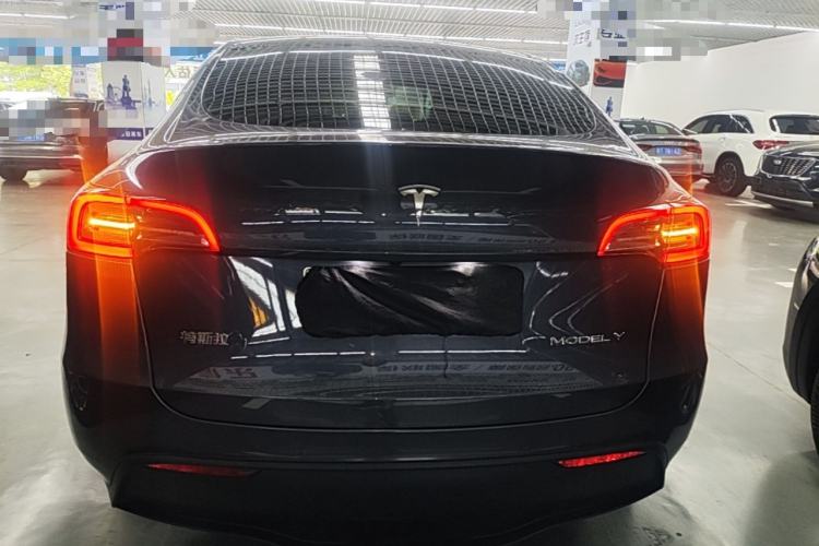 Tesla Model Y 2022 — 5