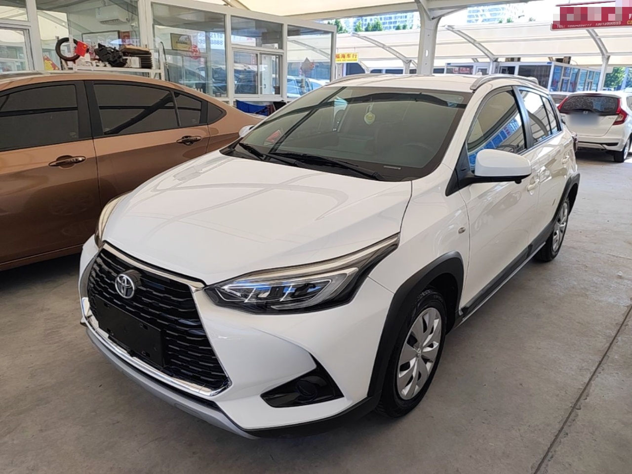 Toyota Yaris 2022 — фото 1