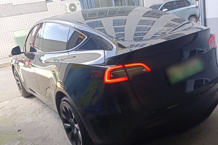 Tesla Model Y 2021 — 4