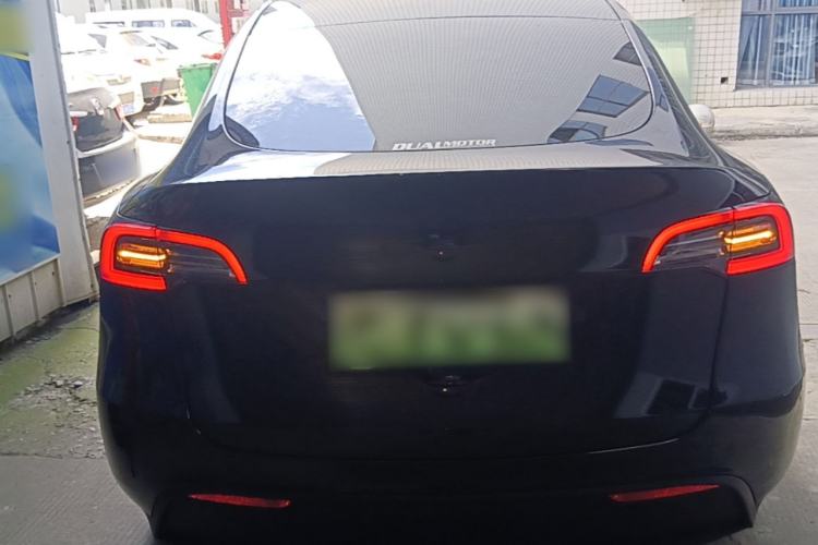 Tesla Model Y 2021 — 5