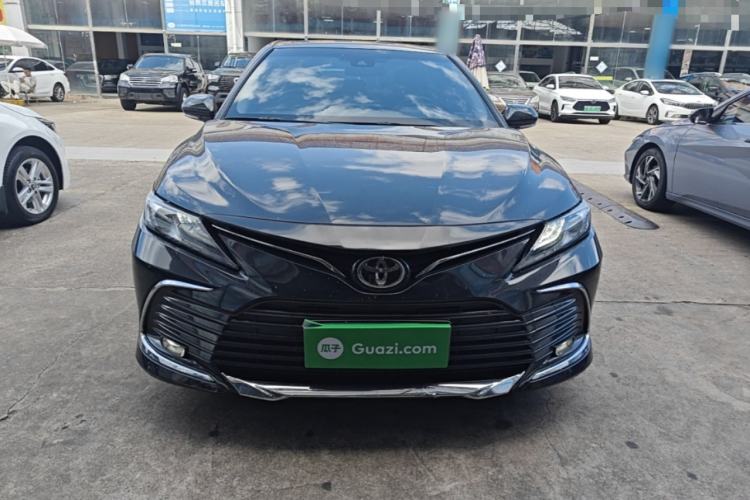 Toyota Camry 2023 — фото 2