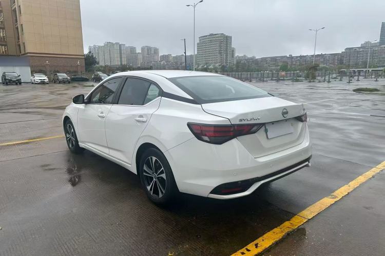 Nissan Sentra 2023 — 4
