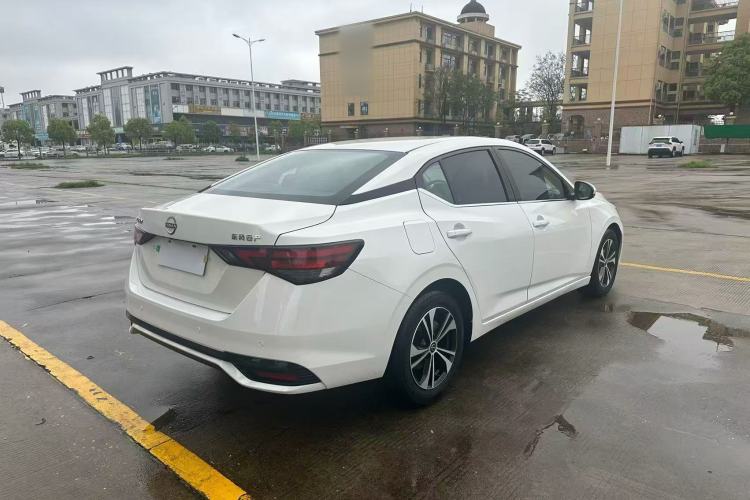 Nissan Sentra 2023 — 5