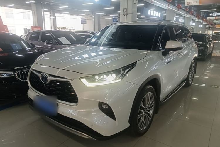 Toyota Highlander 2022 — фото 1