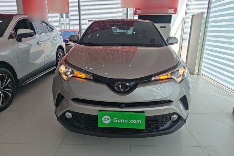 Toyota C-HR 2020 — фото 2