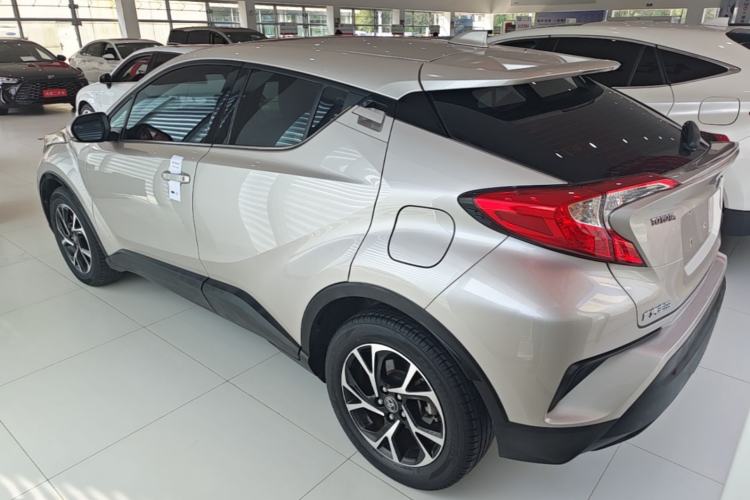 Toyota C-HR 2020 — фото 4