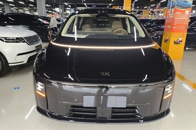 Li Auto i8 2025 — 2