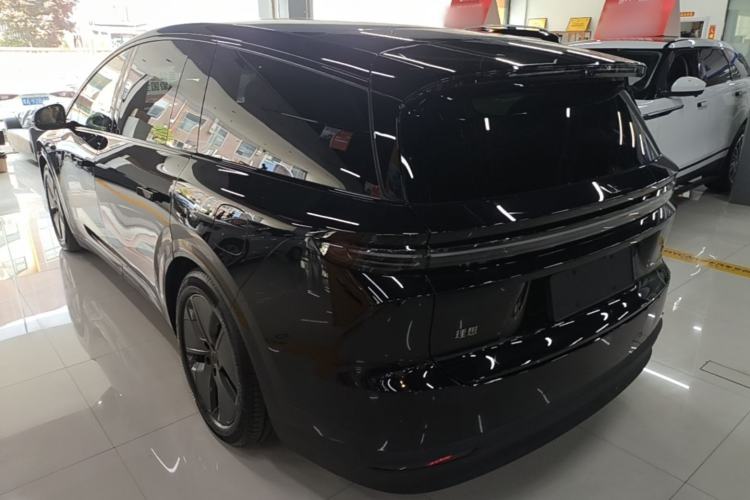 Li Auto i8 2025 — 4