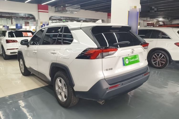 Toyota RAV4 2024 — 4