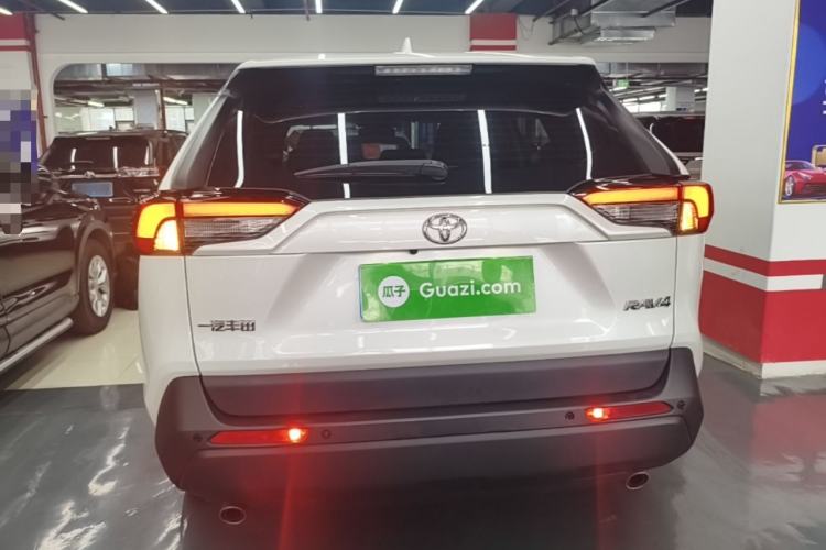 Toyota RAV4 2024 — 5