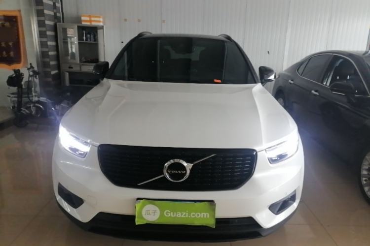 Volvo XC40 2021 — фото 2
