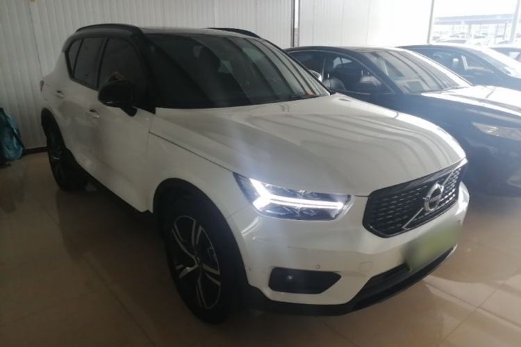 Volvo XC40 2021 — фото 3