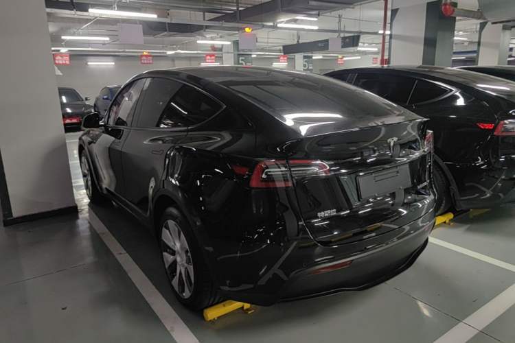 Tesla Model Y 2021 — 4