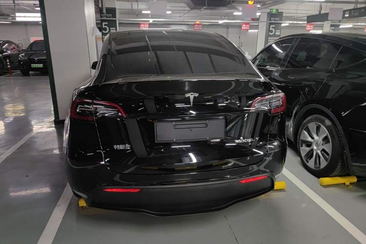 Tesla Model Y 2021 — 5