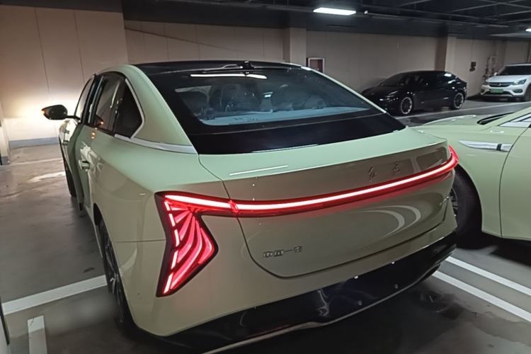 Hongqi EH7 2025 — 4