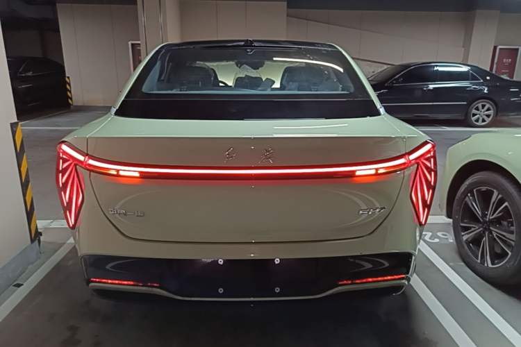 Hongqi EH7 2025 — 5