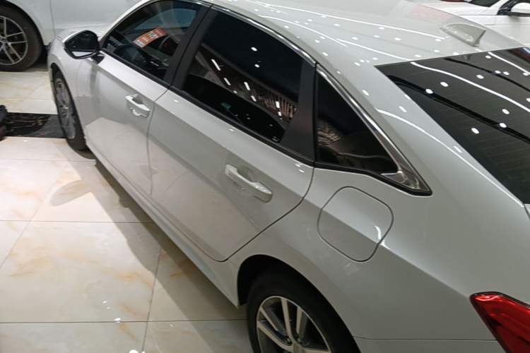 Honda Civic 2023 — 4