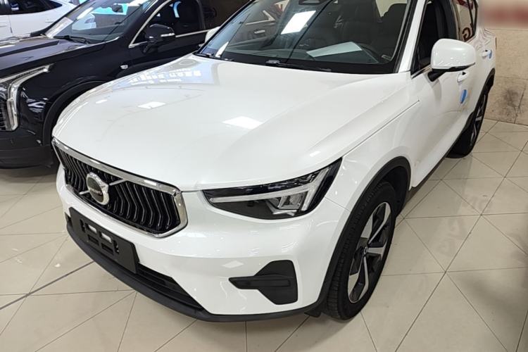 Volvo xc40 2023 — фото 1