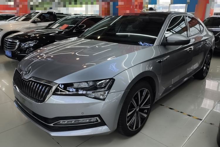 Skoda Superb 2024 — фото 1