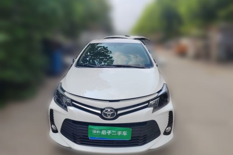 Toyota Yaris 2022 — фото 2