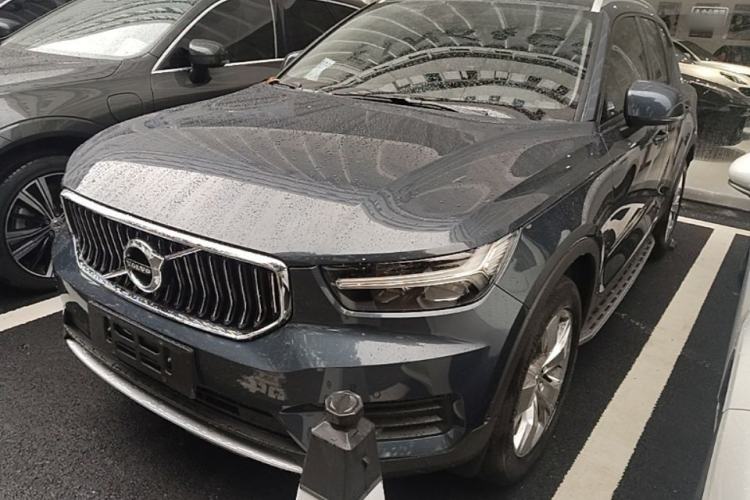 Volvo XC40 2021 — фото 1
