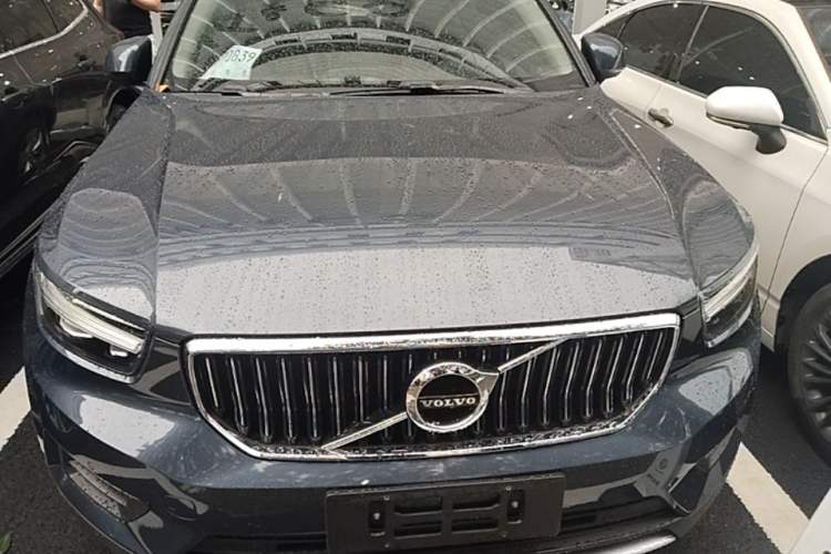Volvo XC40 2021 — фото 2