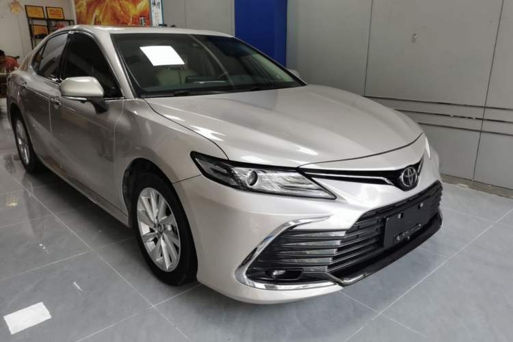 Toyota Camry 2021 — 3
