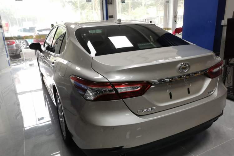 Toyota Camry 2021 — 4