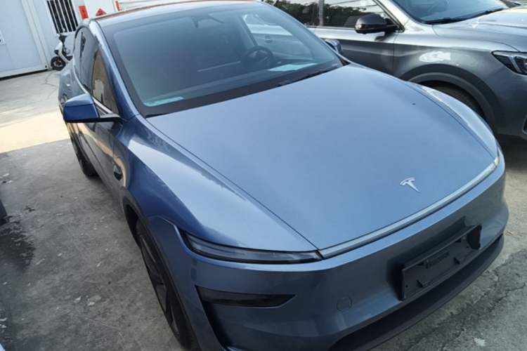 Tesla Model Y 2025 — 3