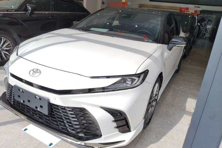 Toyota Camry 2024 — фото 1