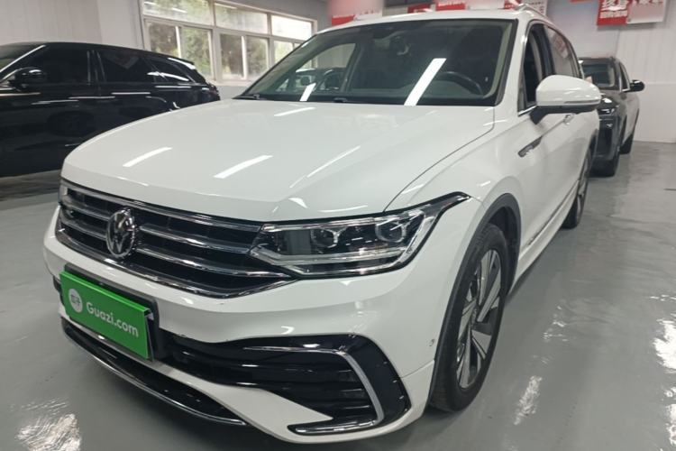 Volkswagen Tiguan L 2023 — фото 1