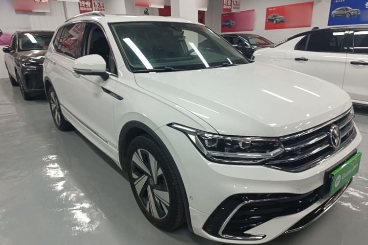 Volkswagen Tiguan L 2023 — фото 3