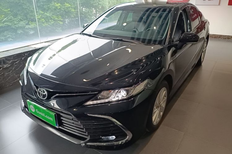 Toyota Camry 2022 — фото 1