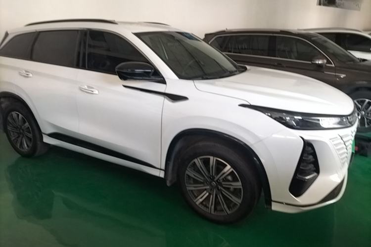 ChangAn CS75 PLUS 2024 — фото 3