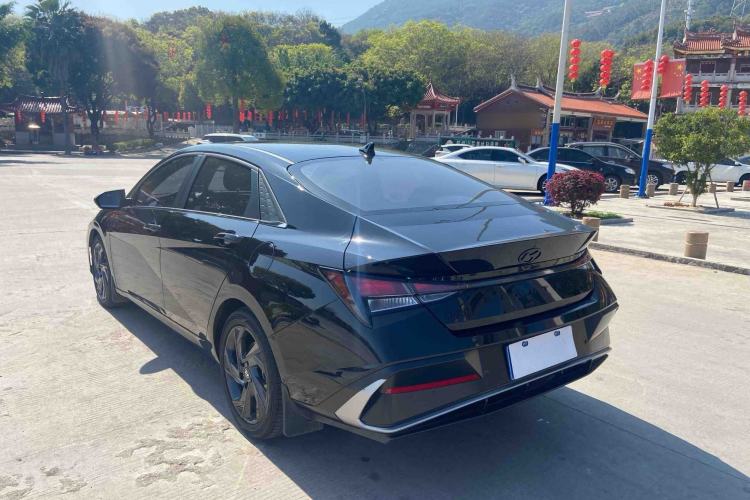 Hyundai Elantra 2023 — фото 4